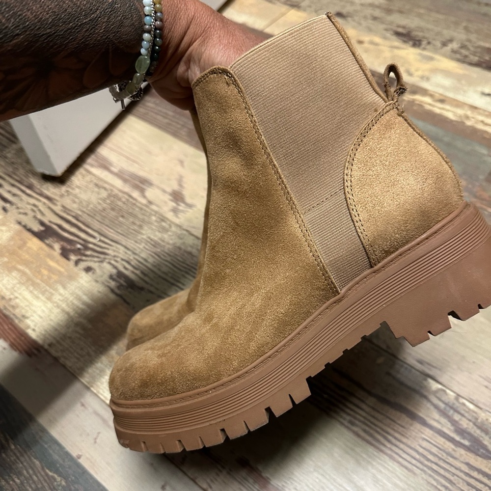Nine West Yullon Lug Sole Chelsea Booties